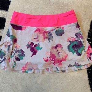 Size 4 blurred blossom pacesetter skirt